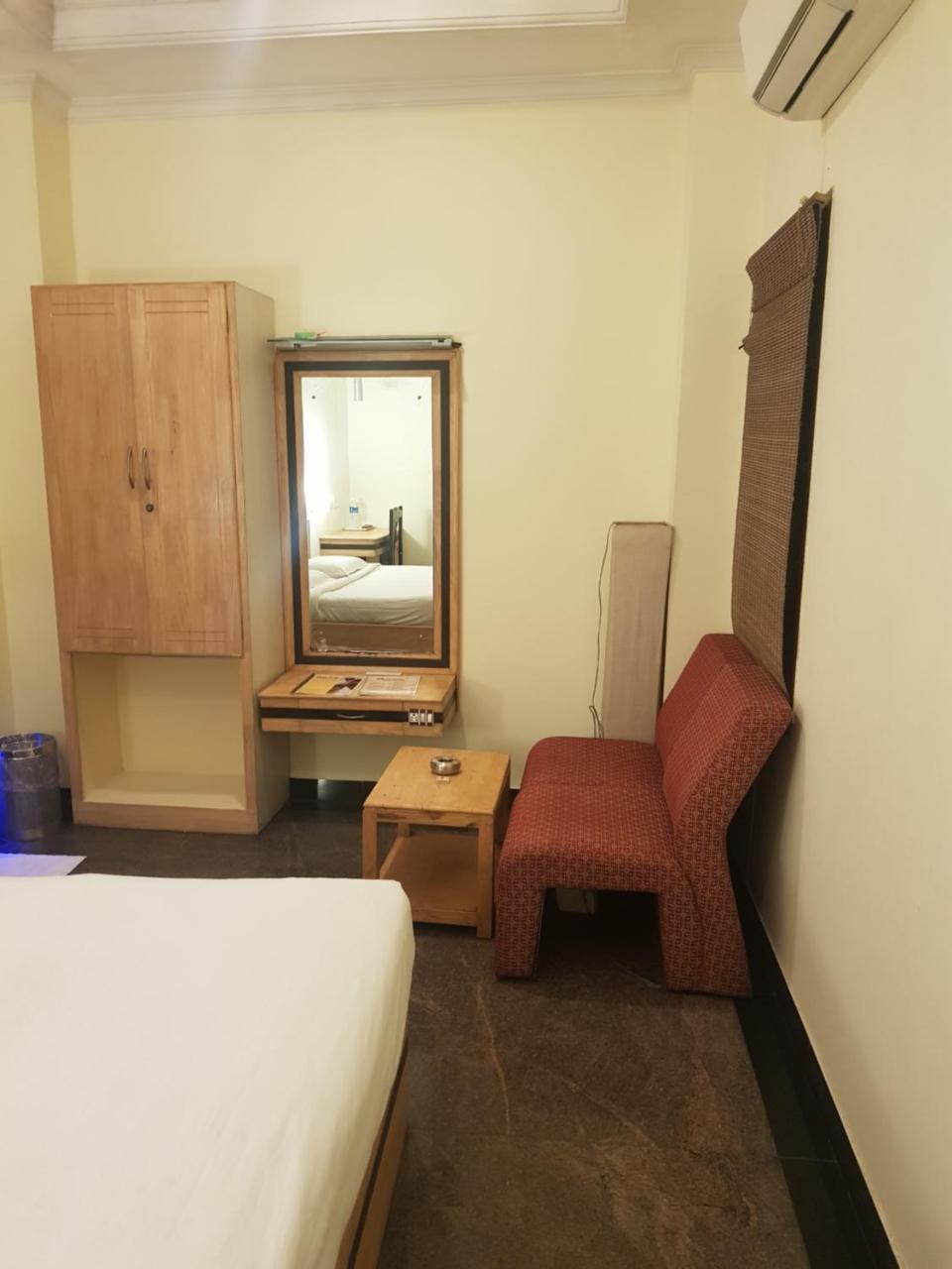 P R Pride Inn Pondicherry Eksteriør bilde